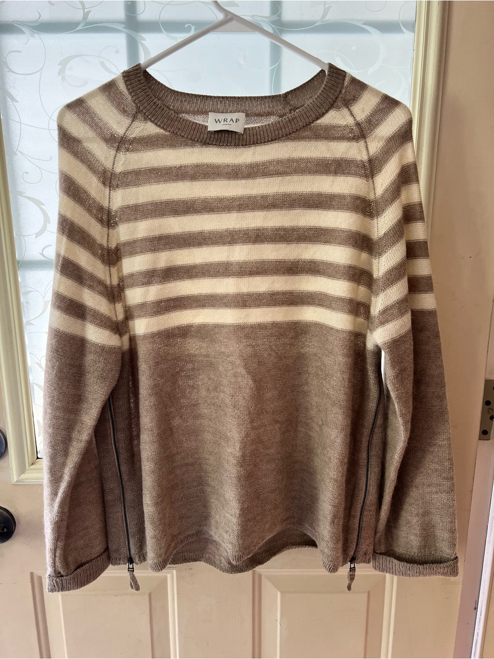 WRAP London sz 10 pullover tan and cream 💯 baby alpaca long sleeve Sweater.